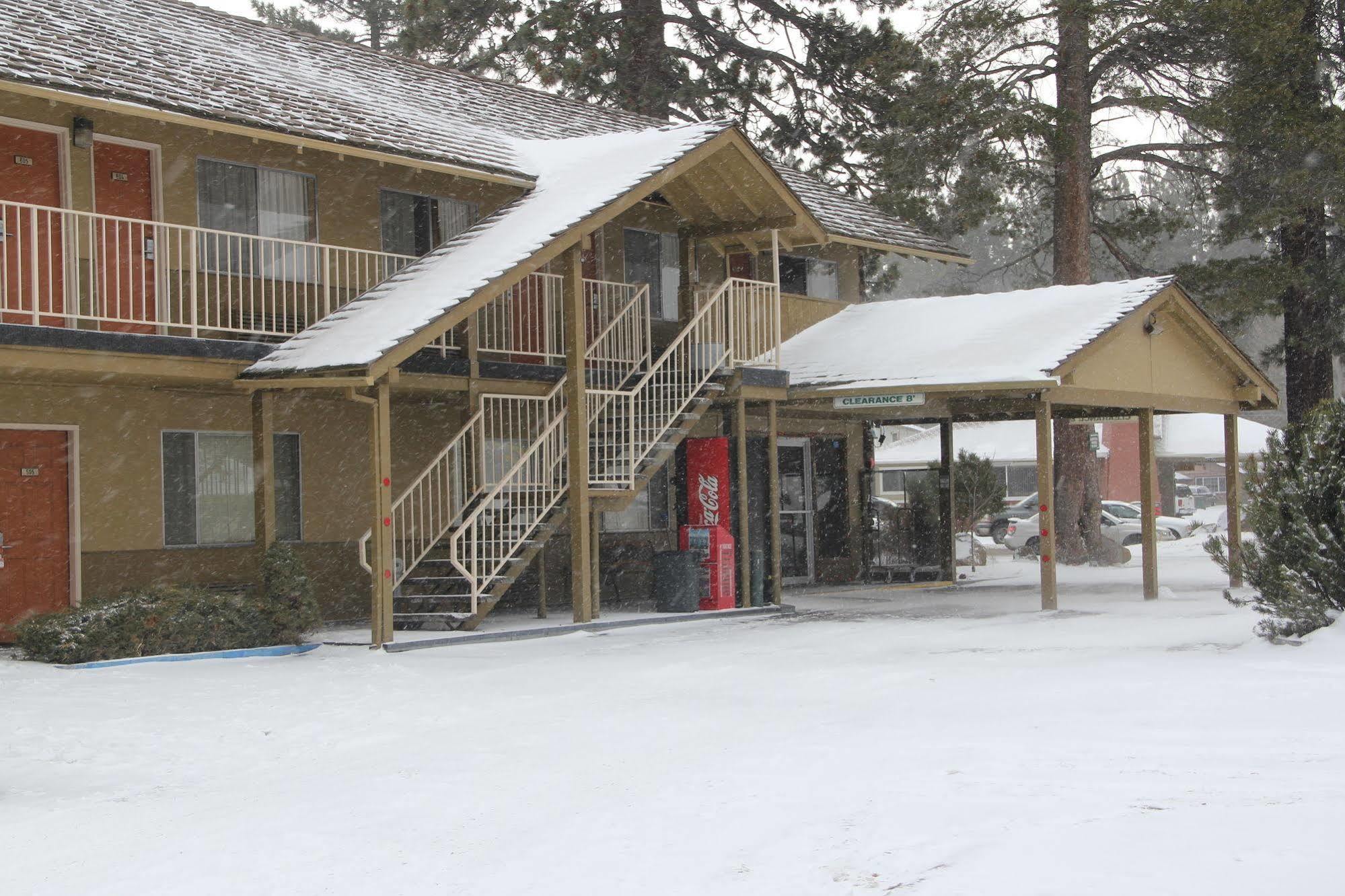 Howard Johnson By Wyndham South Lake Tahoe Hotel Exterior photo