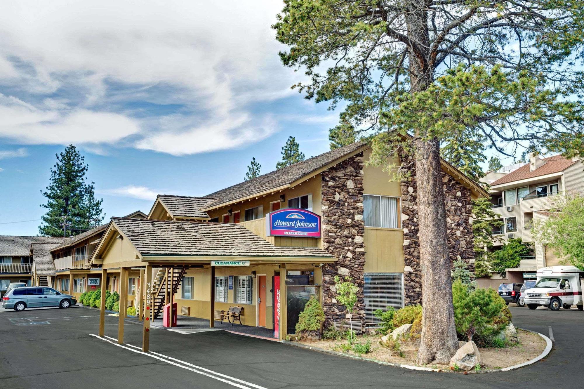 Howard Johnson By Wyndham South Lake Tahoe Hotel Exterior photo