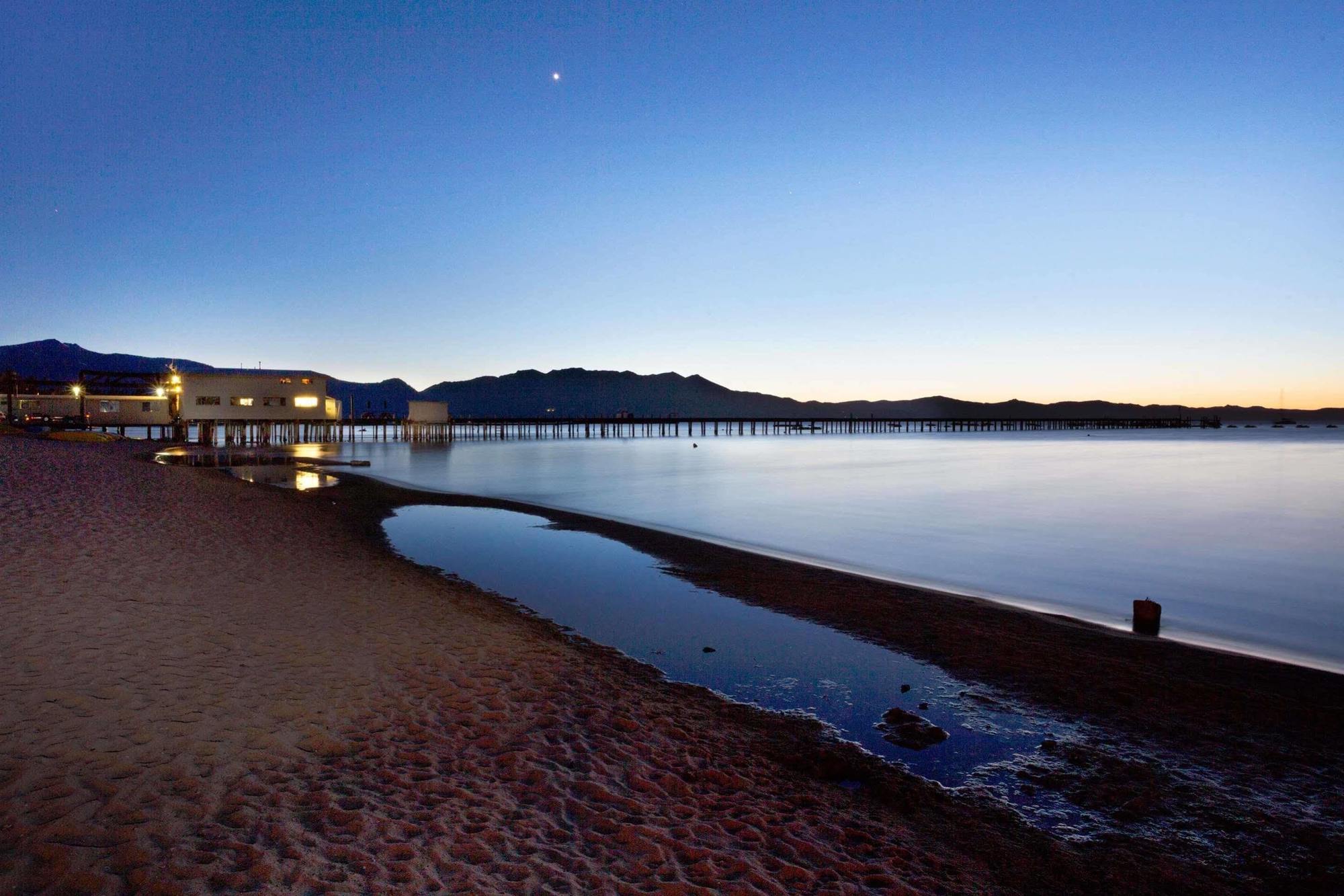 Howard Johnson By Wyndham South Lake Tahoe Hotel Exterior photo