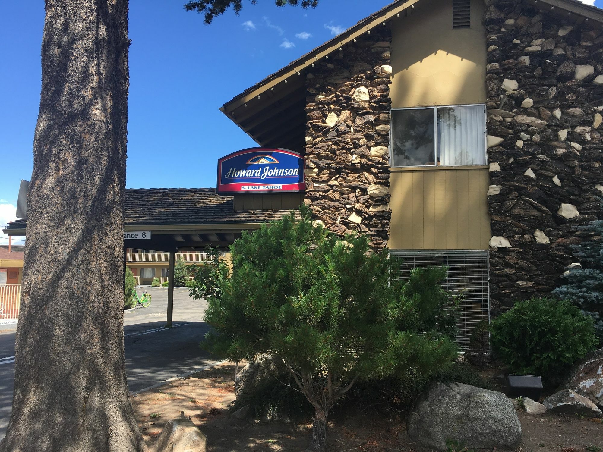 Howard Johnson By Wyndham South Lake Tahoe Hotel Exterior photo